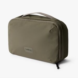 NWT Bellroy Hanging Toiletry Kit